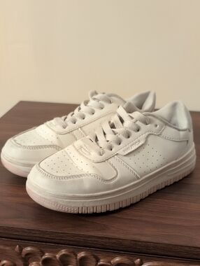 Nautica Kids Classic White Low-Top Sneakers Size 2